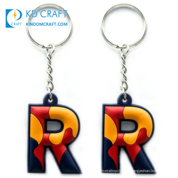 Porta-chaves com a letra R do alfabeto de borracha macia personalizada de design popular de venda direta da fábrica com logotipo personalizado